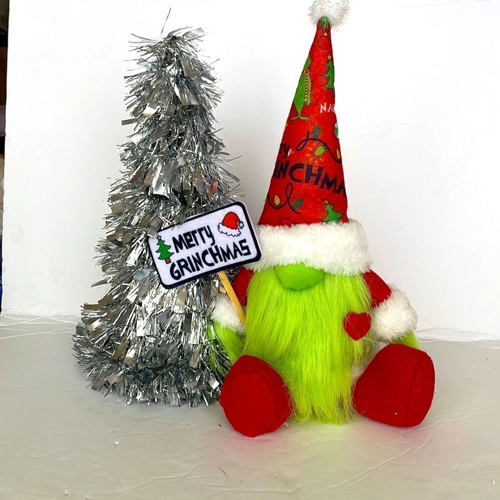‎MERRY CHRISTMAS GRINCH GNOME